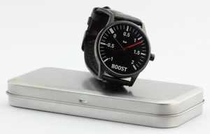 Uhr im Ladedruckanzeige-Design